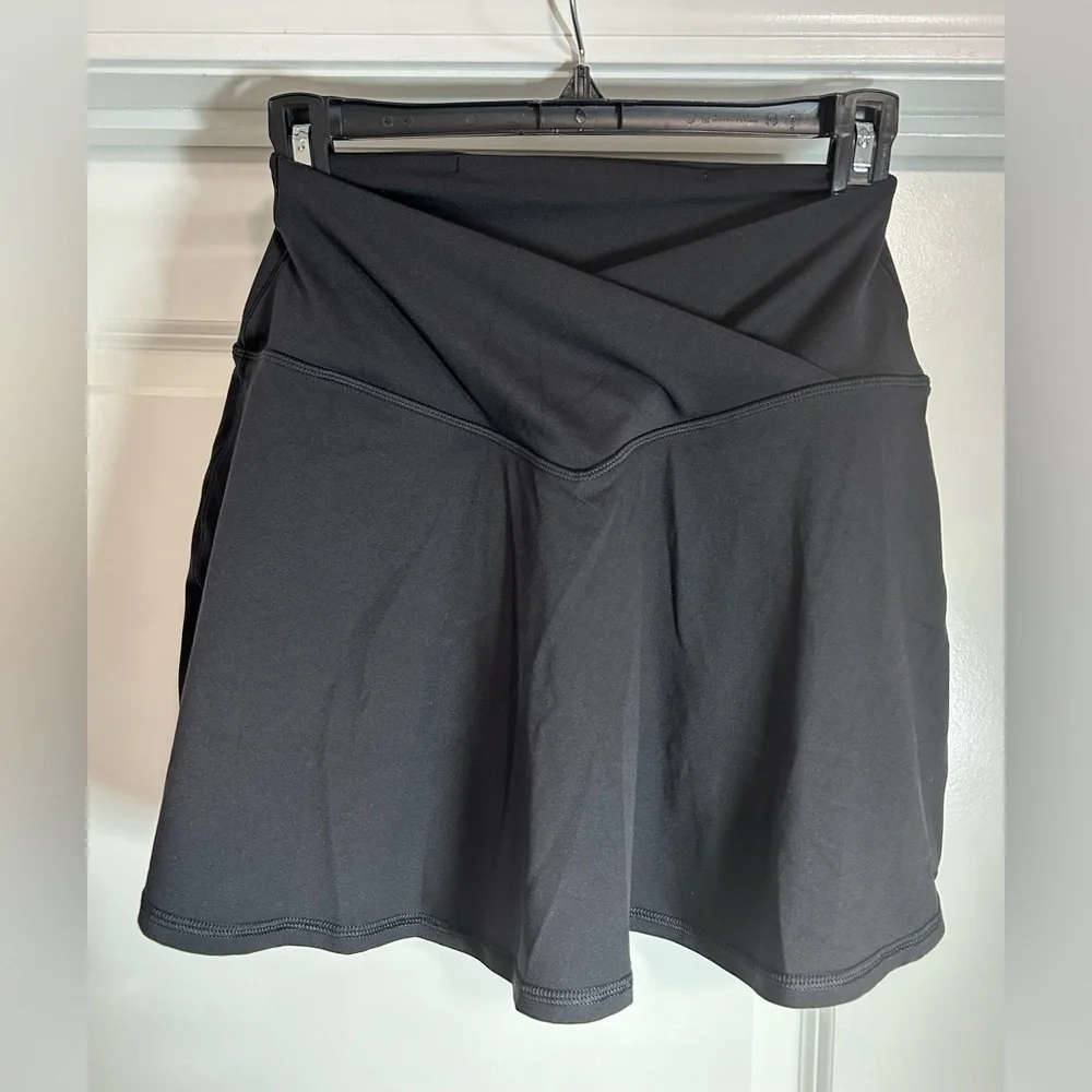 Offline By Aerie Black Athletic Skirt with‎ shorts - Picture 2 of 3